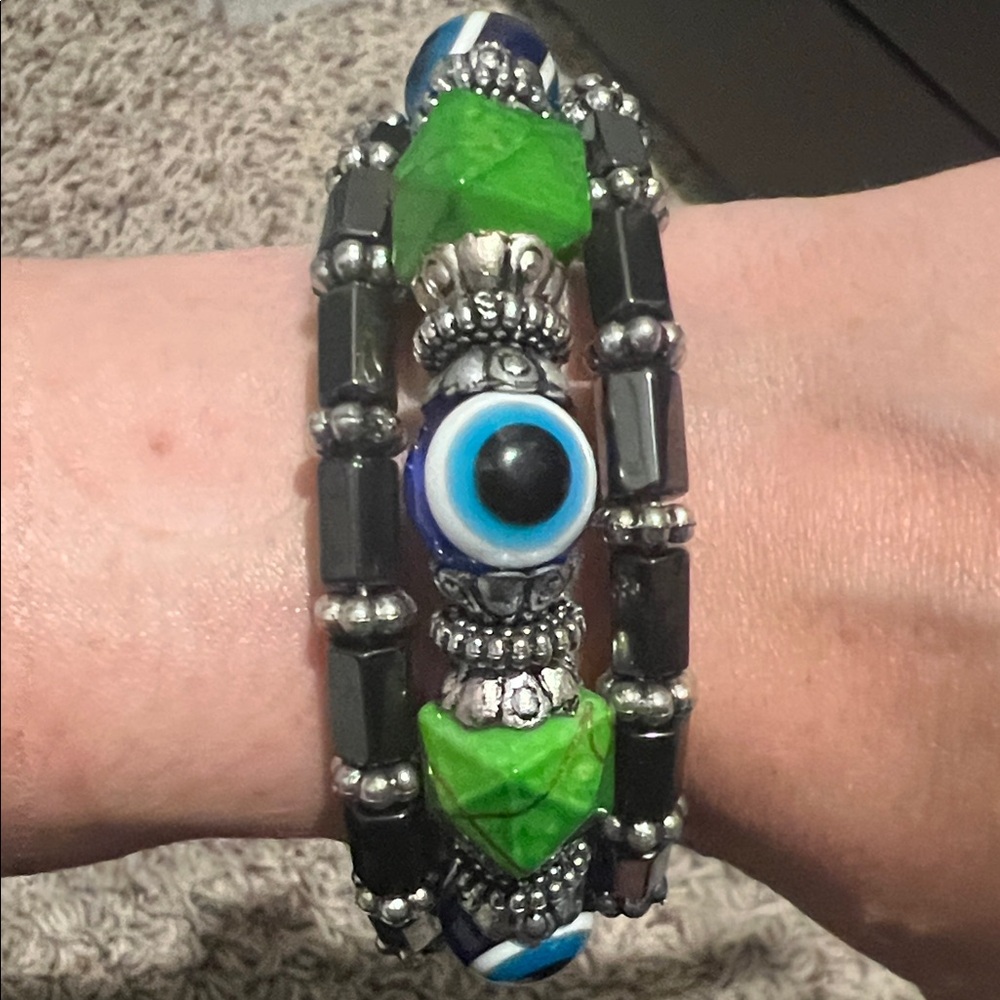 Green and Black Beaded Evil Eye Bracelet